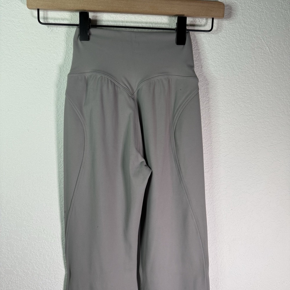 NWT| Alphalete‎ Gray Flare Leggings Yoga Pants High Rise | Women XS - Picture 2 of 10